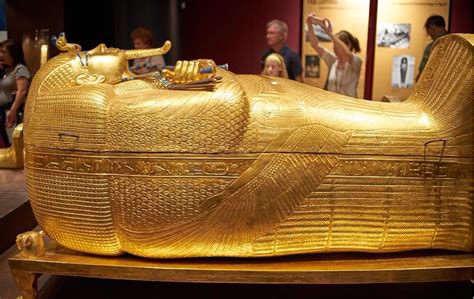 ministry of antiquities starts restoration of king tutankhamun s coffin