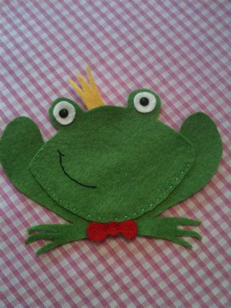 simple felt frog frog crafts felt crafts handmade felt