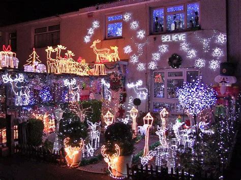 buckingham palace mount ingino     grandest christmas displays express star