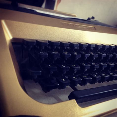 clak clak clak clak tin typewriter computer keyboard tin