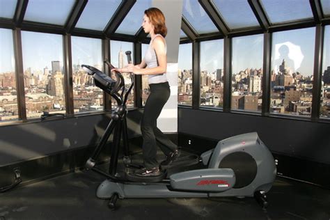 Ask Well Walking Vs Elliptical Training The New York Times
