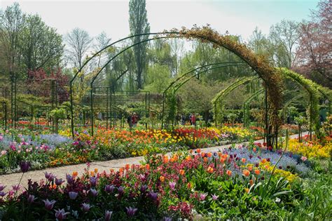 Giverny Le Jardin De Claude Monet Au Printemps