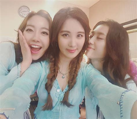 Snsd Seohyun Thanks Fans With Her Adorable Selca Pictures Wonderful