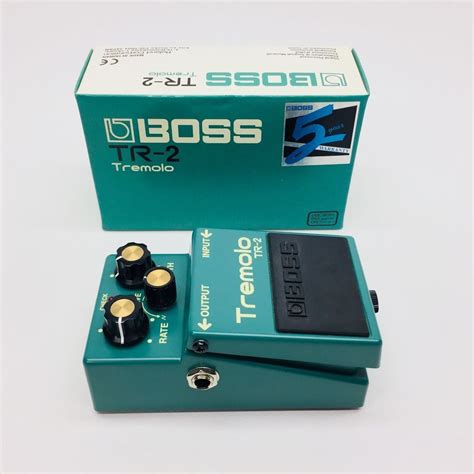 boss tremolo electric guitar effects pedal original box paperwork  boss effectspedals