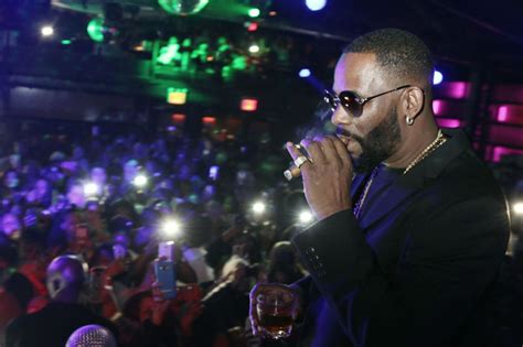 r kelly songs banned from spotify playlists amid his timesup moment