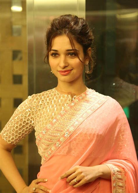 [hd gallery] tamannaah bhatia looks stunning in saree at