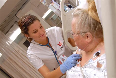 examine  changing role  nurses  nurse practitioners