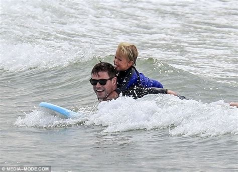 chris hemsworth takes his son surfing in byron bay daily mail online