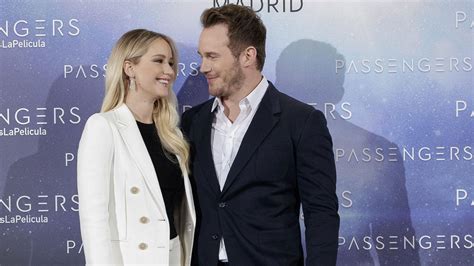 jennifer lawrence can t stop laughing when chris pratt