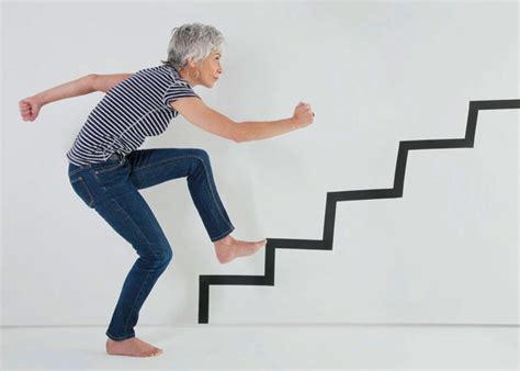 subir escadas aliado no controle hormonal da menopausa