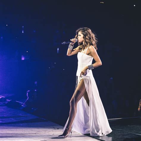 review selena gomez dnce qudos arena 09 08 16 scripted laces