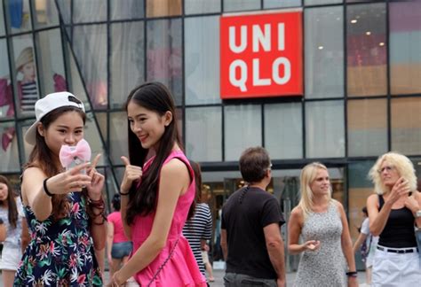 Chinese Uniqlo Becomes Selfie Hot Spot After Store Sex Tape Goes Viral