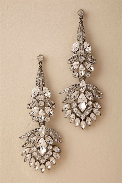 types  earrings  woman     jewellery box