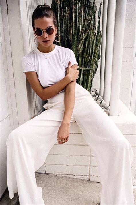 wear white high waisted pleated pants  summer