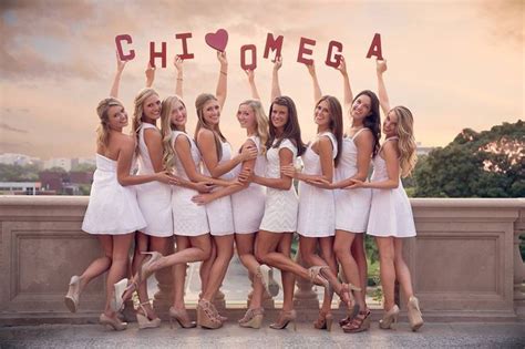 13 cute pictures to take with your sorority sisters her campus