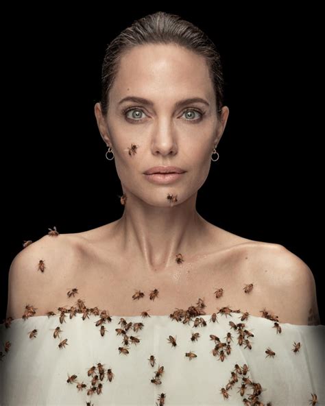 Анджелина Джоли безстрашна сред 60 000 пчели National Geographic
