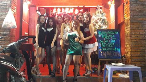 F Is For F·r·i·e·n·d·s Bar Ho Chi Minh City Mike S Tours