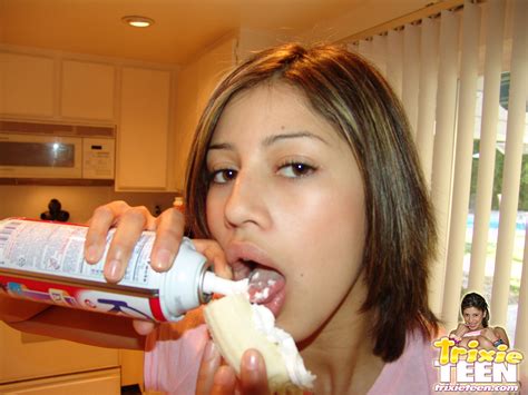 trixie teen eating a banana pichunter