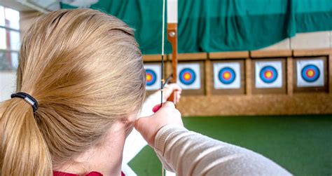 aim  recurve bow archery  beginners