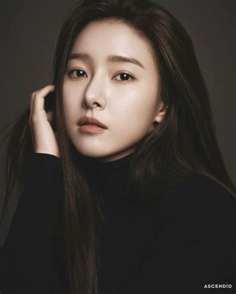 korean celebrities korean actors kim so eun black turtleneck girl
