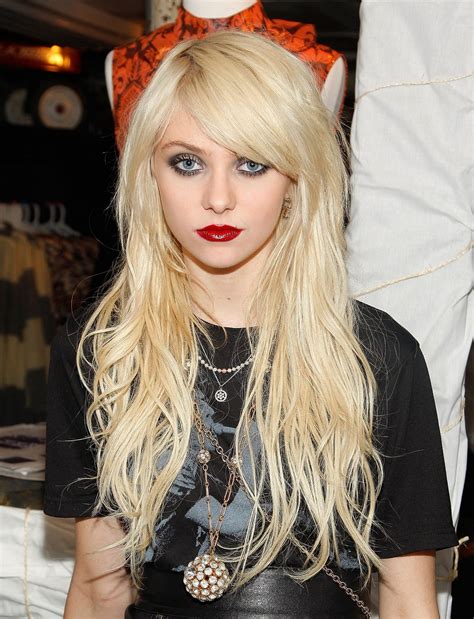hot photo gallery taylor momsen hot and sexy pictures