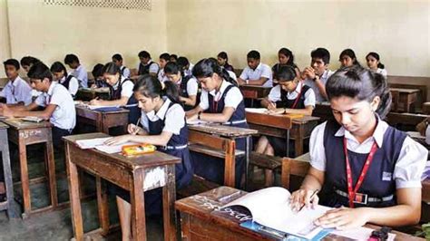students  delhi government schools qualify neet jee   flying