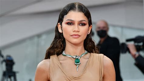 i genuinely thought zendaya showed up naked to the venice film festival