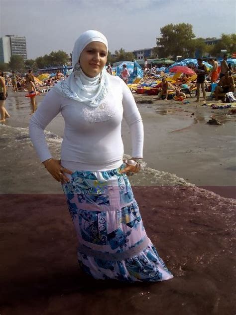 most amazing beauties in the world middle east girl enjoy jumeriah beach festival