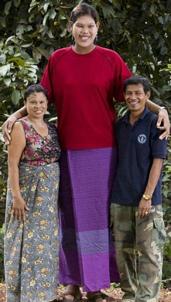 world s tallest teen photos malee duangdee from thailand