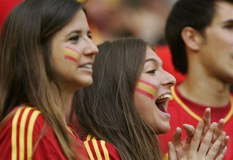 beautiful spanish fans of euro 2012 istoryadista