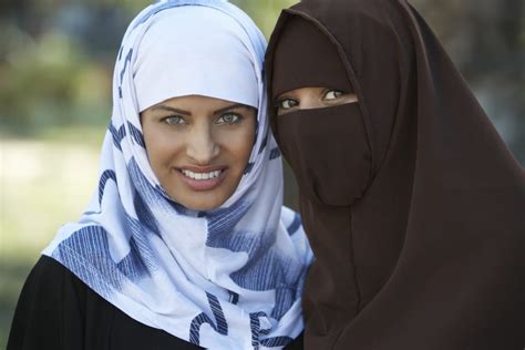 Burka Nikáb Burkiny čádor Hidžáb Jak Se Liší Oděvy Muslimek Cnn