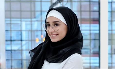How To Wear Glasses With A Hijab Like A Pro Tips And Styles