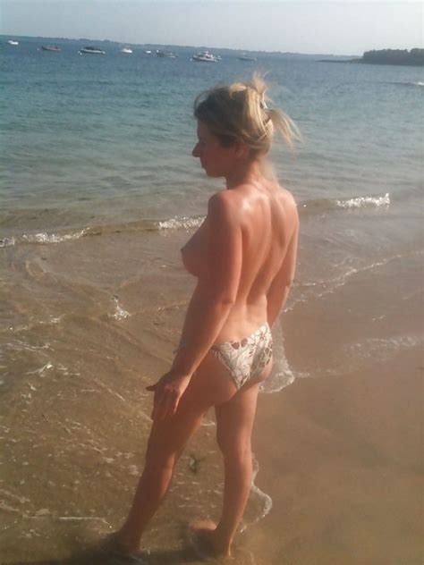 Slutty Amateur Mom Dominique In Bikini And Topless 11 Pics Xhamster