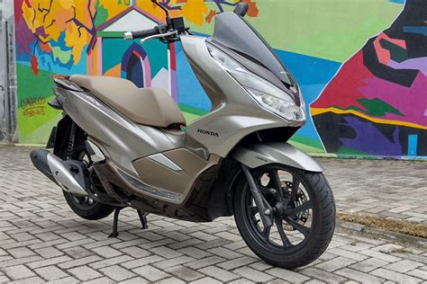 testamos  honda pcx  scooter favorito  brasil motonline