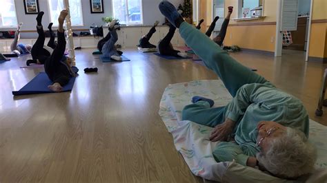 ludington s lil hansen still teaching yoga class at 105