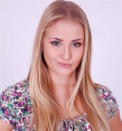 Cayla Lyons Biography Wiki Age Height Career Photos And More