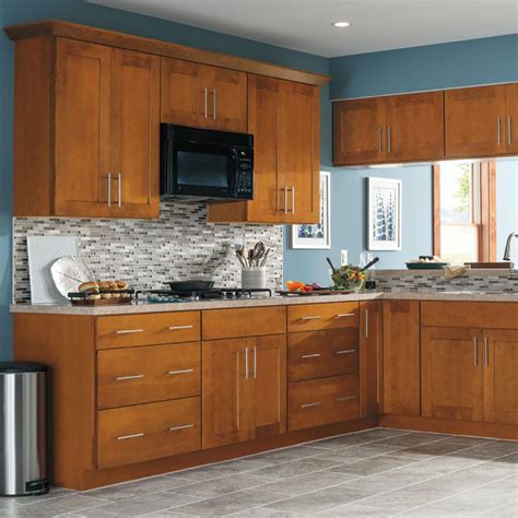 thomasville studio  custom kitchen cabinets shown  industrial style hdinsttsbw  home