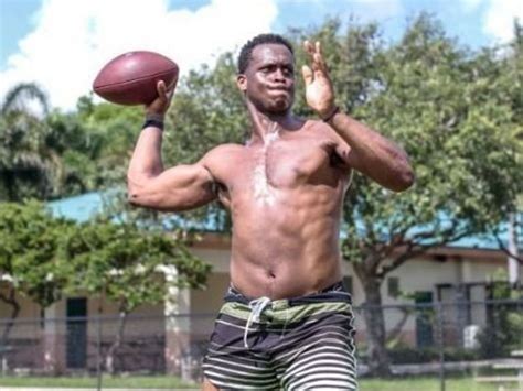 Watch Geno Smith Is Looking Pretty Jacked