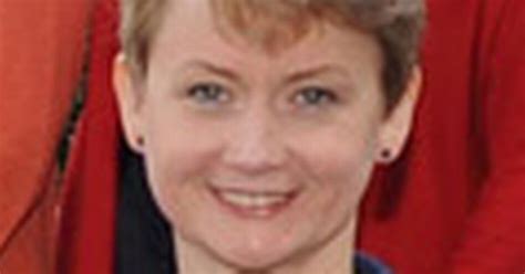 labour plans   european immigrants wait  months