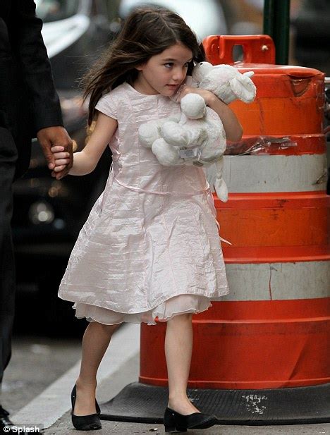 Precocious Suri Cruise Pulls Faces At The Cameras Daily Mail Online