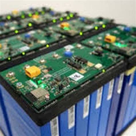solar panels charge lithium batteries universal solar systems
