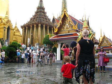 The Gem Scammers Of Wat Pho Bangkok Temples