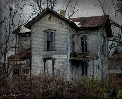 photo abandoned house abandoned grass rustic   jooinn