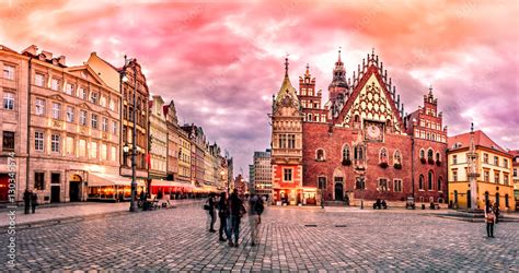 wroclaw market square  town hall  sunset evening pola foto