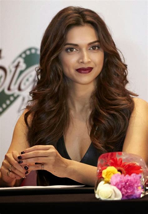 high quality bollywood celebrity pictures deepika padukone sexy