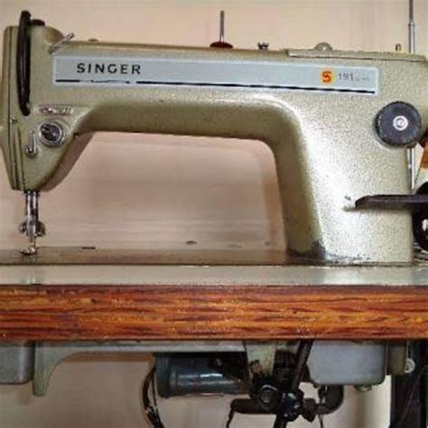 maquina de costura reta industrial singer  movel de antiquario singer usado  enjoei