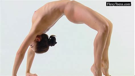 Tonya The Hot Gymnast Makes Incredible Poses Xnxx