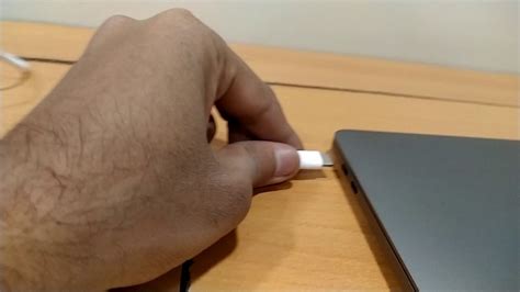 apple macbook macbook pro  usb  port     charging adapter  power