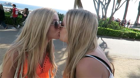 Two Girls Kiss Youtube