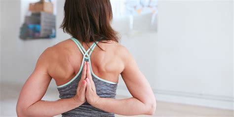6 Best Yoga Shoulder Stretches To Relieve Neck And Back Pain
